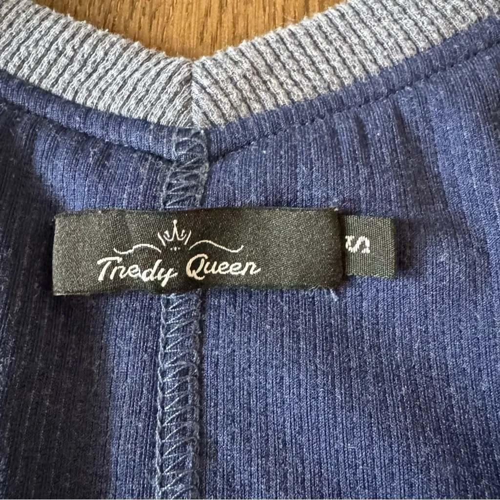 Tredy Queen Women's Blue V Neck Long Sleeve Waffle Knit Layered Top Shirt Size S Gray - Image 2