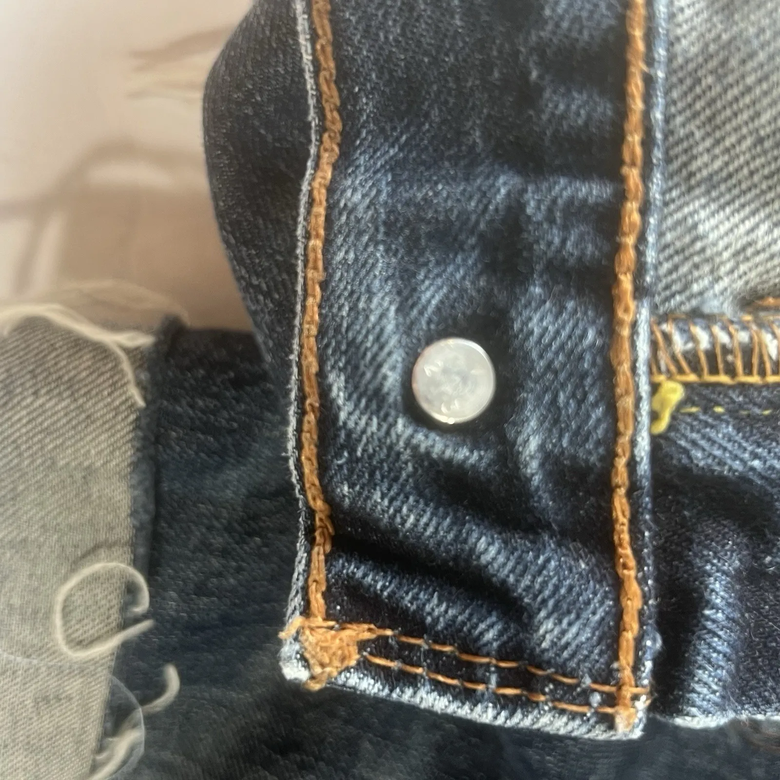 Levi's 507 Denim Vtg Cutoffs Distressed Med Wash Shorts Poland size 32 90s Y2K‎ - Image 8