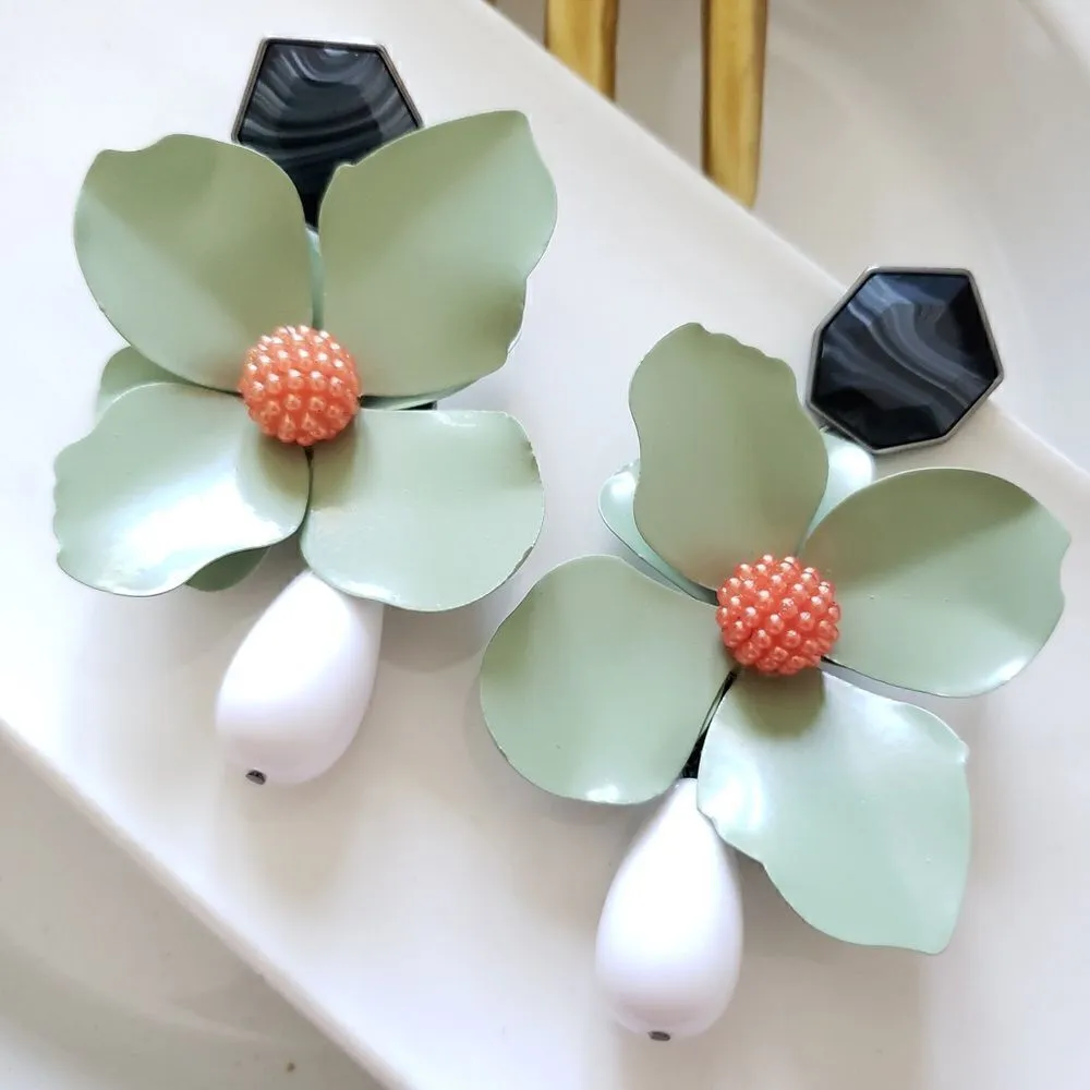 New! Zara Big Flower Earrings - Image 3