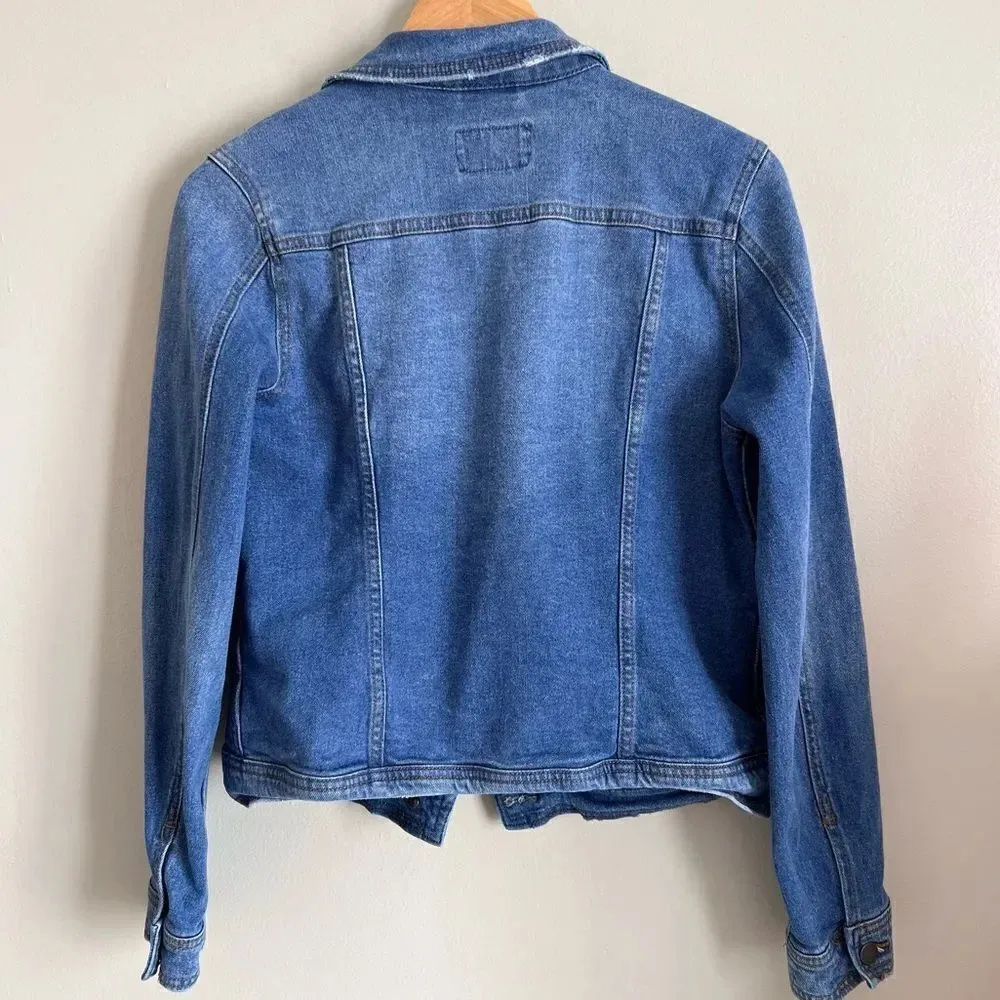Universal Thread Medium Wash Lightly Distressed
Jean Jacket Size Small - Image 5