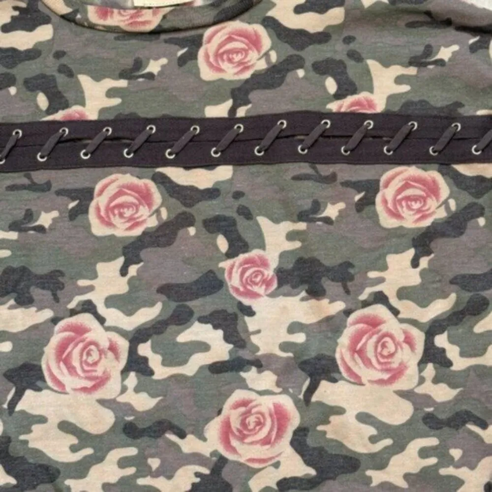 NEW "Enough About Me" women's medium camo Boutique crop top sweater MSRP $60 Green - Image 4