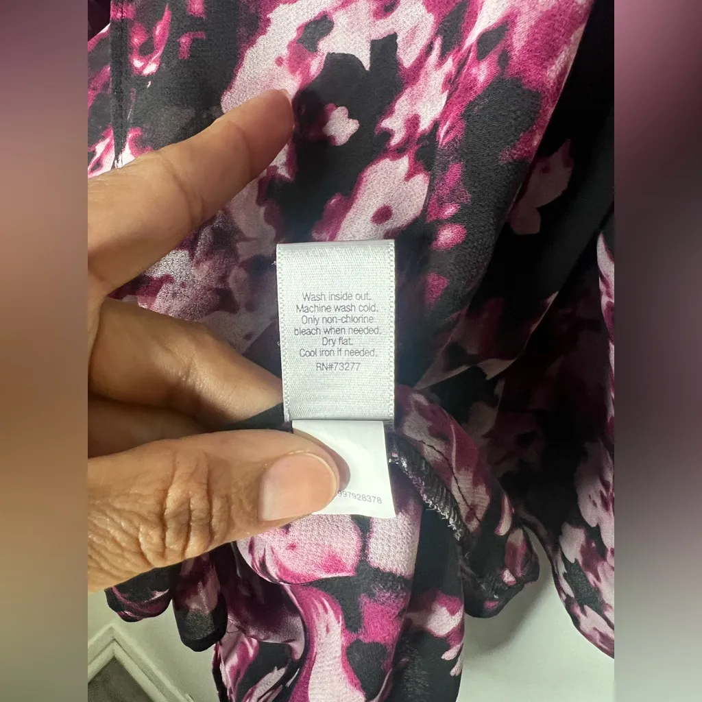 Jennifer Lopez Pink and Black Patterned Blouse size medium - Image 4