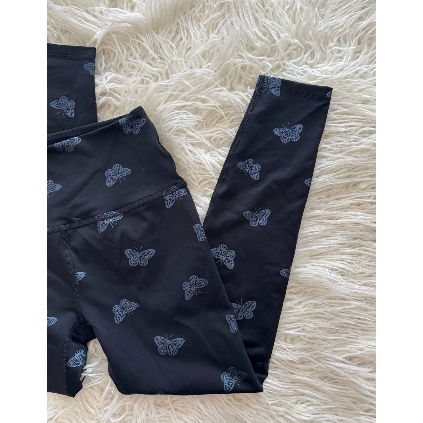 Beyond Yoga Butterfly Shine High-Waisted Midi Leggings
Size XS - Image 5