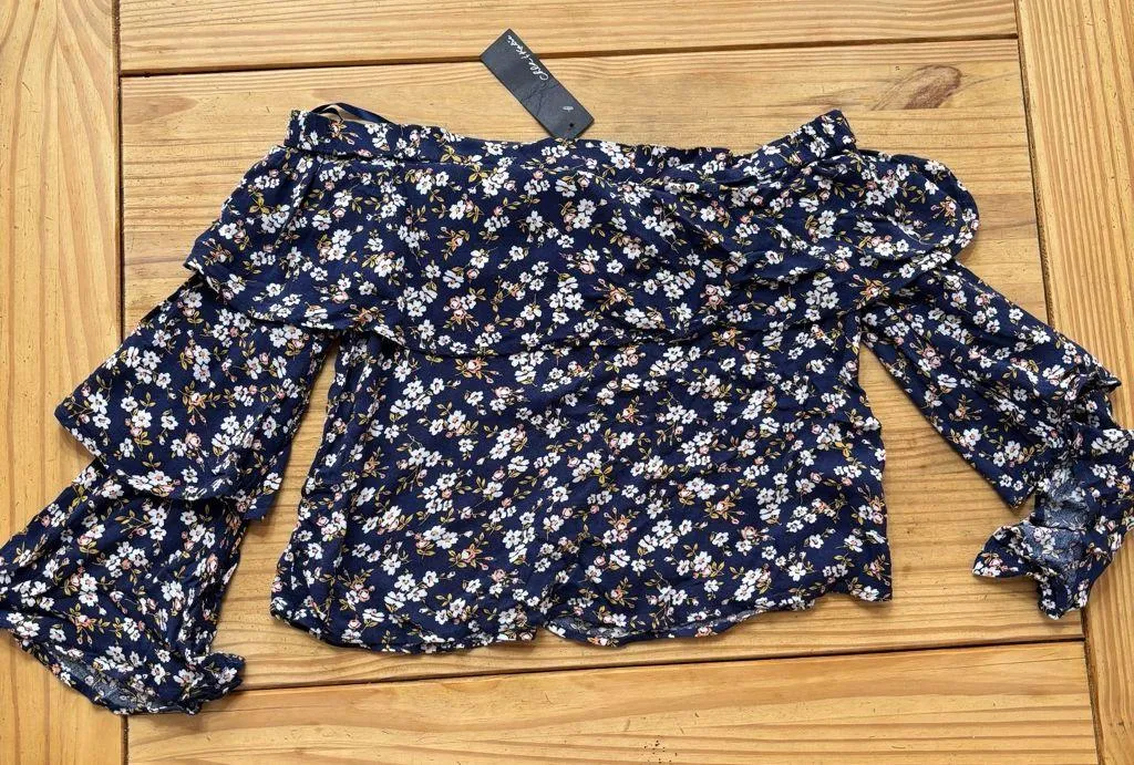 Chloe & Katie Blue Crop Blouse with Ruffled Neckline and 3/4 Sleeves Size M - Image 7