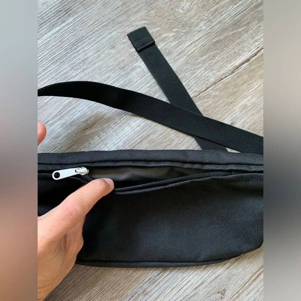 Levi’s Waist Fanny Pack Crossbody Bag Adjustable Double Zipper Black White Small - Image 5