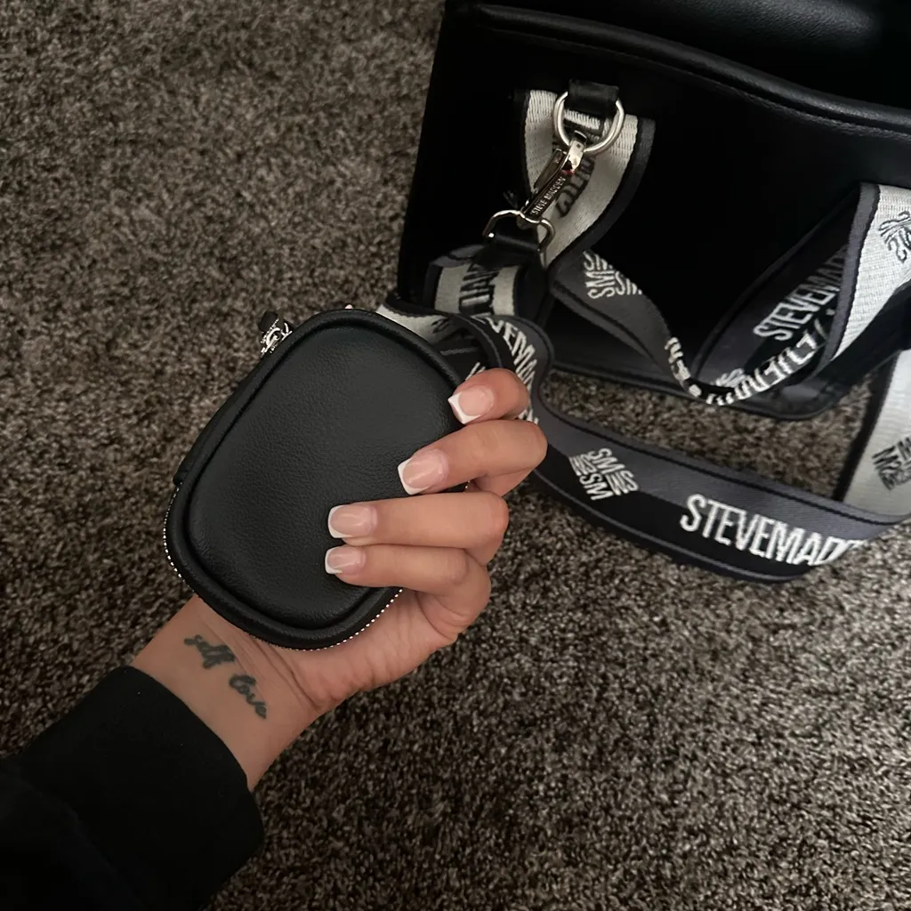 Steve Madden Black and White Messenger Bag - Image 2