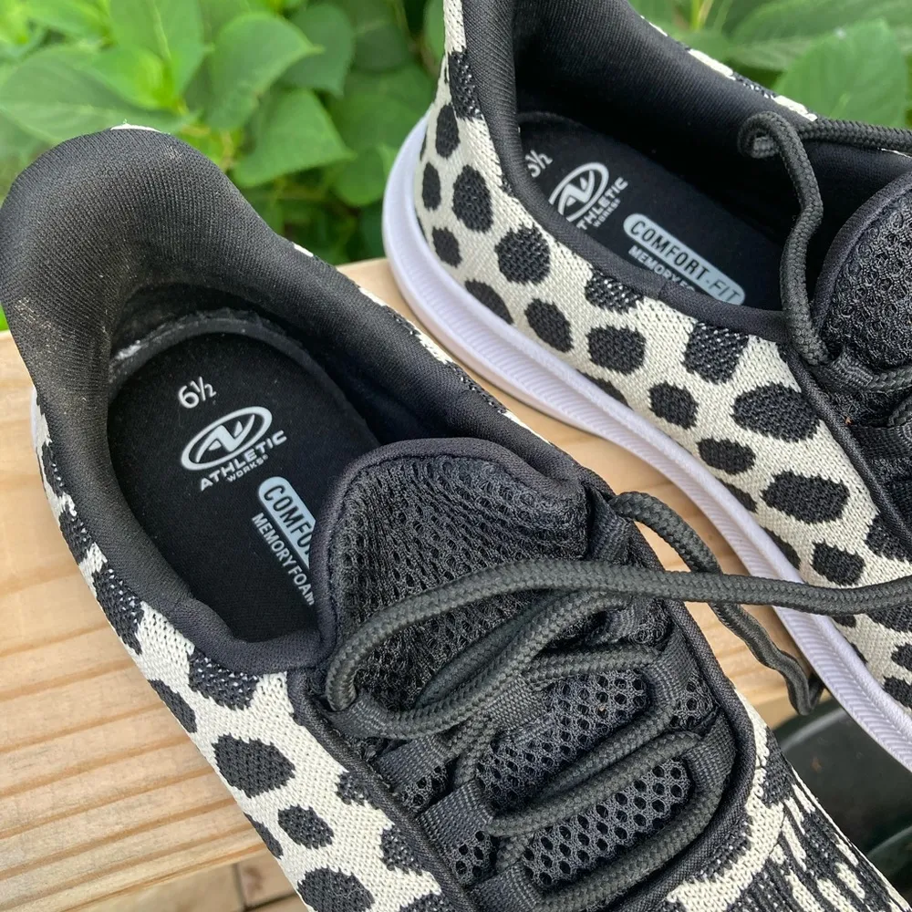 NWT Leapard Athletic Works Soft Running Sneaker - Image 4