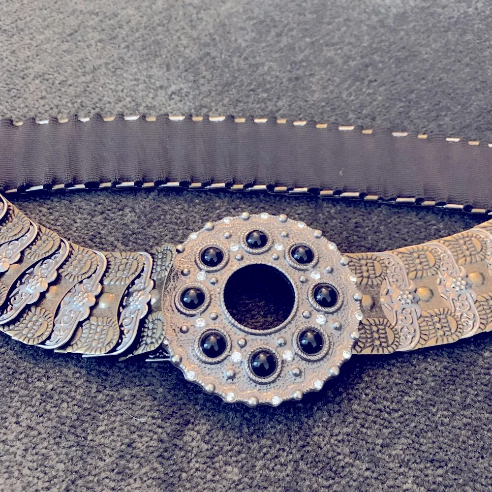 Gold & Silver VINTAGE Hammered Metal Disc Belt - Image 5