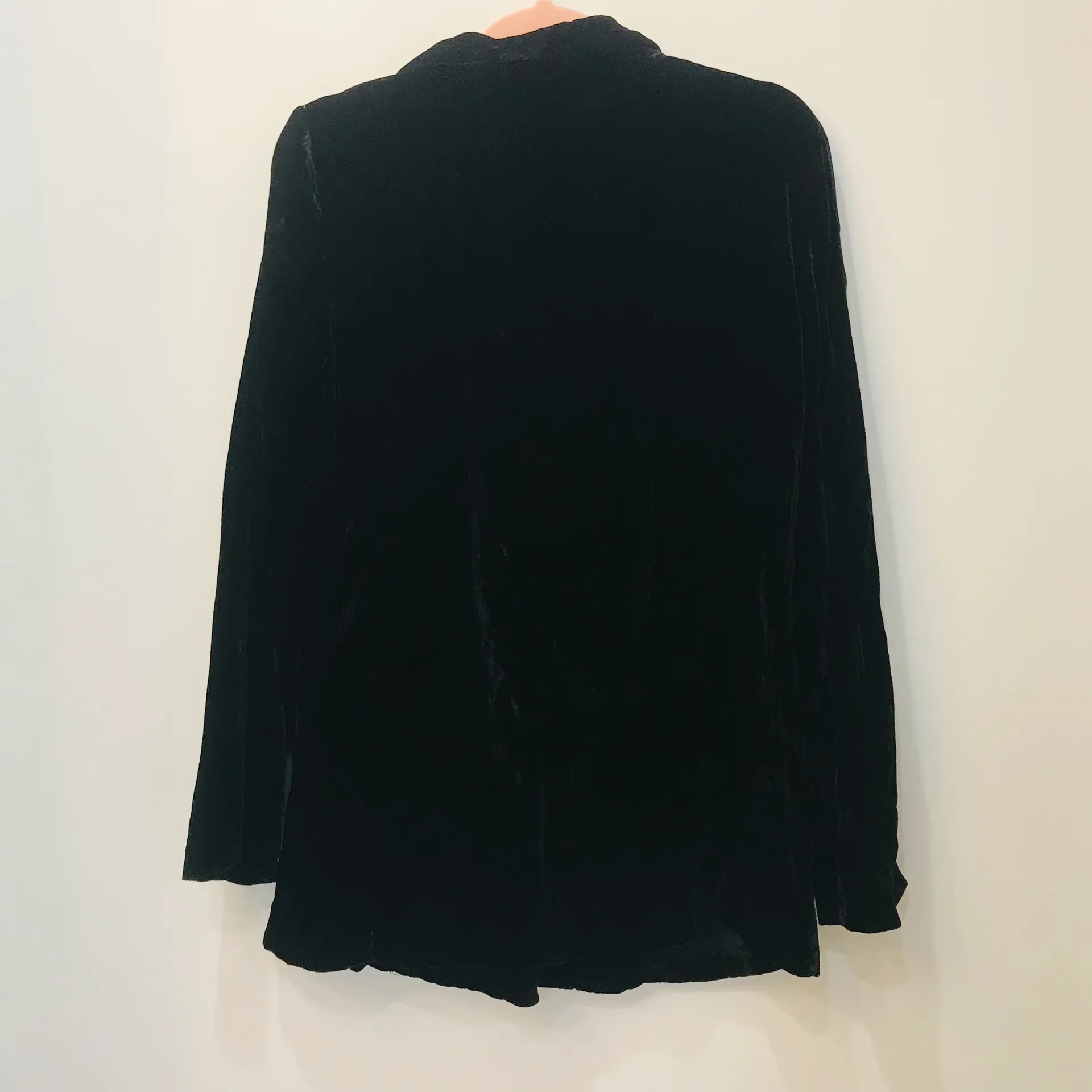 Black Velvet fitted Blazer size 4. - Image 2