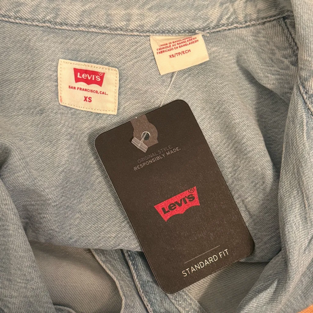 Levi’s Joyce Short Sleeve Resort Shirt in Light Wash - Image 4