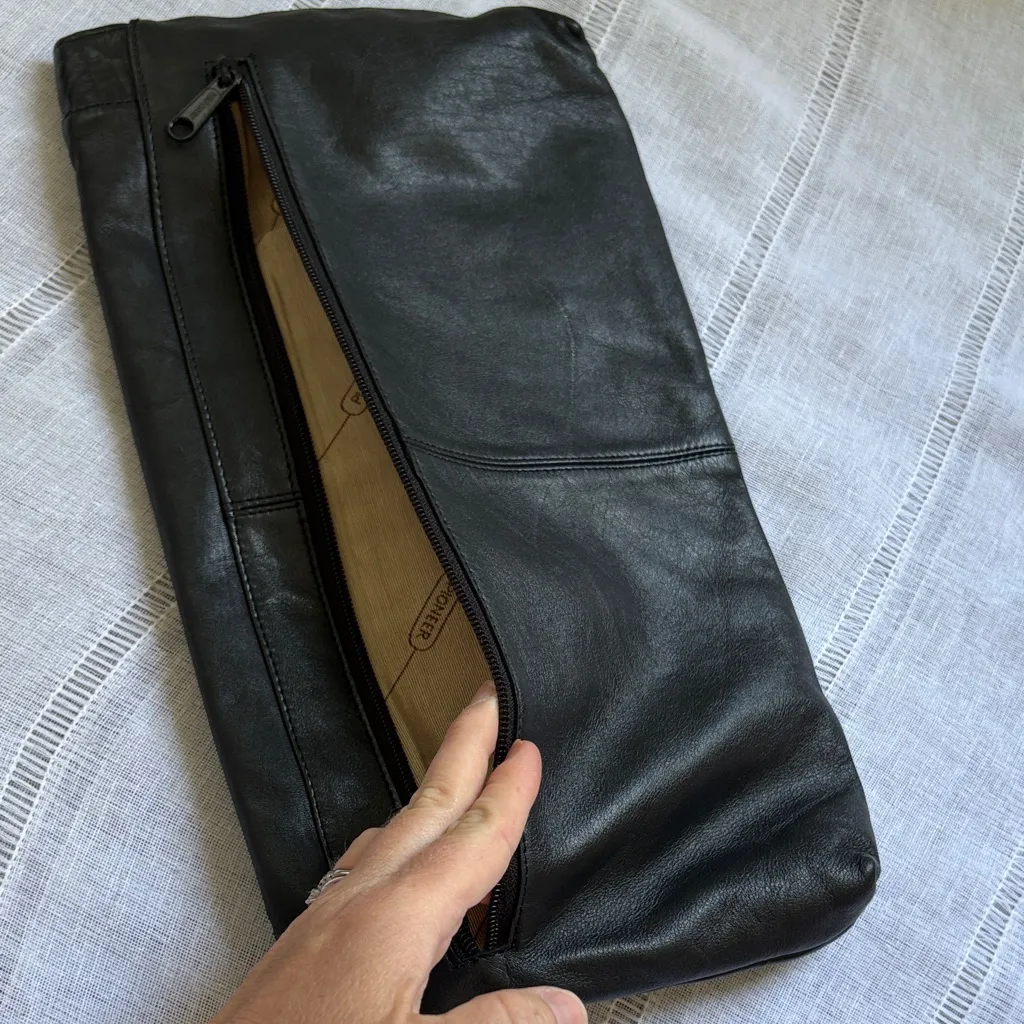 Pioneer Vintage 80s Black Leather Fold Over Clutch. - Image 10