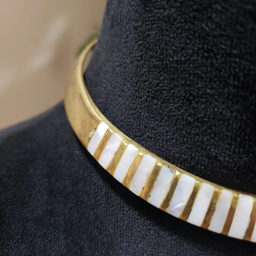 Women Fashion White Shell Inlay Brass Tone Choker Necklace - Image 6