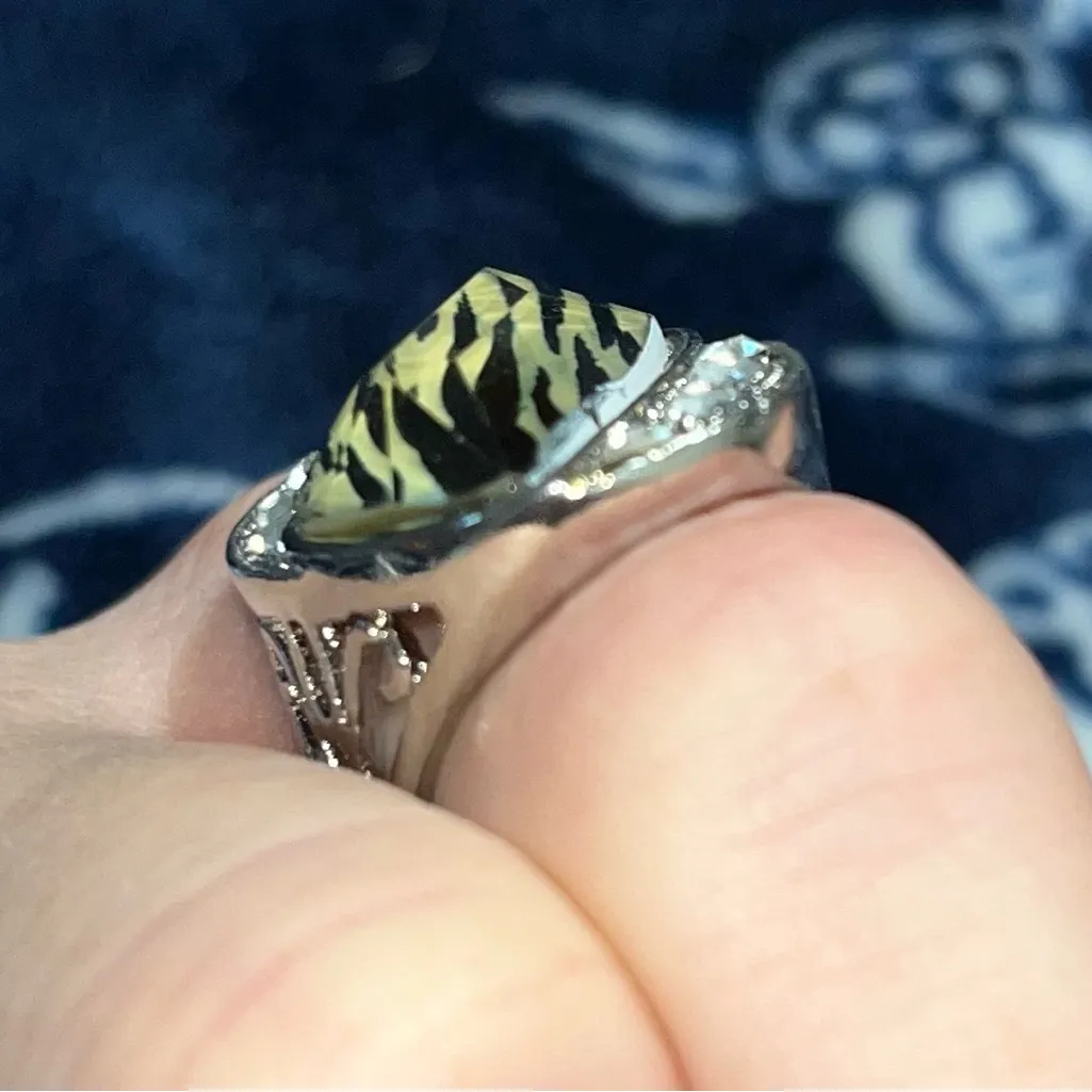 NEW! #5 Statement Ring Animal Print Design Set in silver-toned metal rhinestone - Image 13