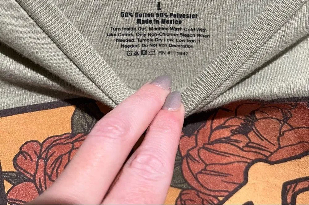 MTV Graphic Tee Size Large Green - Image 3