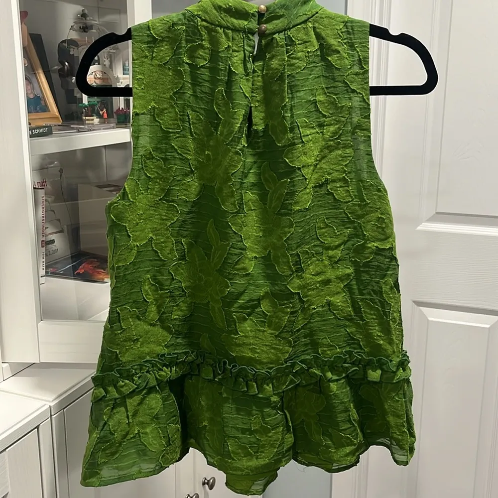 ANTHROPOLOGIE (Maeve) Savannah Peplum Textured Floral Blouse, Green, Size 4 - Image 6