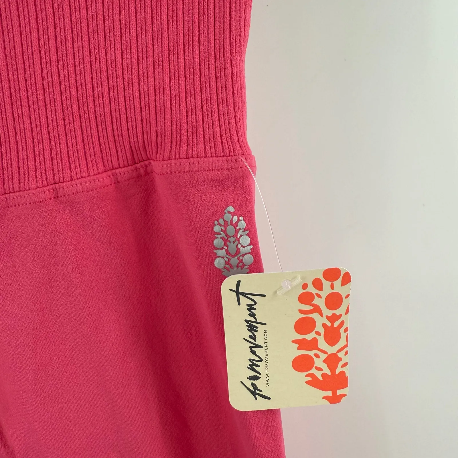 Free People Movement Good Karma Legging  Size XS/S Electric Peony NWT Perforated - Image 5