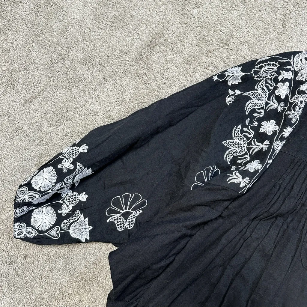 NWT World Market Women’s Cotton Embroidered Batwing Top V - Image 4