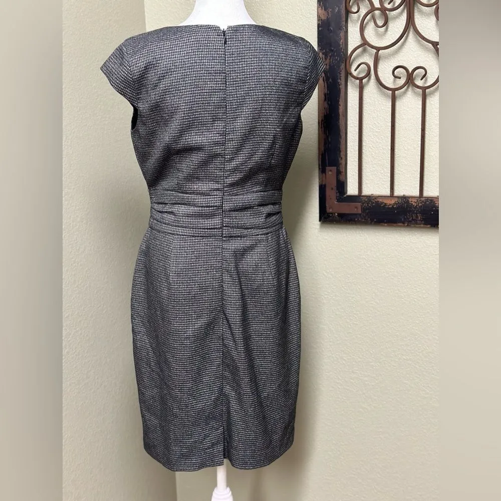 Banana Republic grey sleeveless sheath dress - Image 4