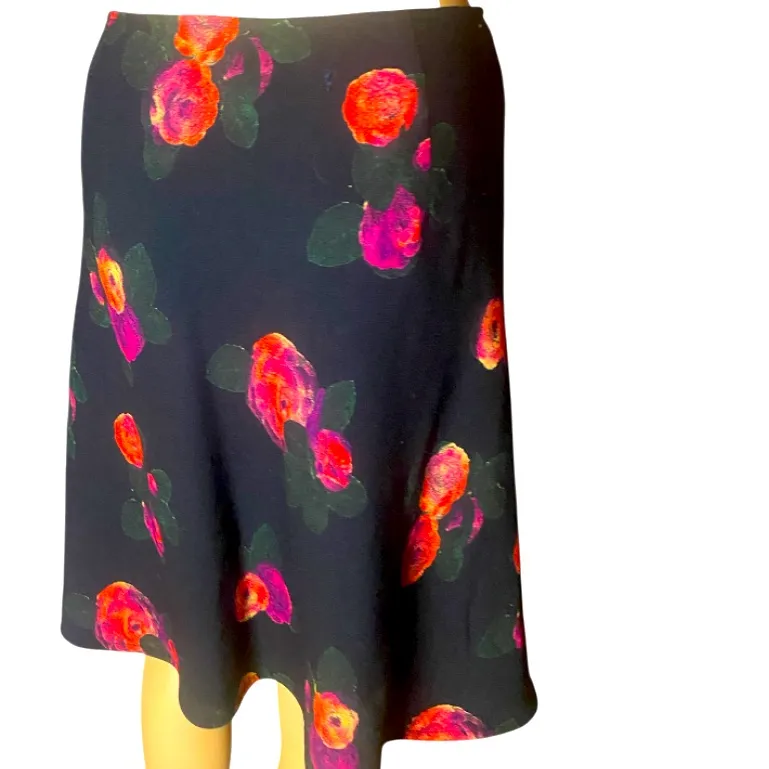 from the 80s/90sVintage Ungaro Paris Silk Wrap Skirt
Hand - Image 4