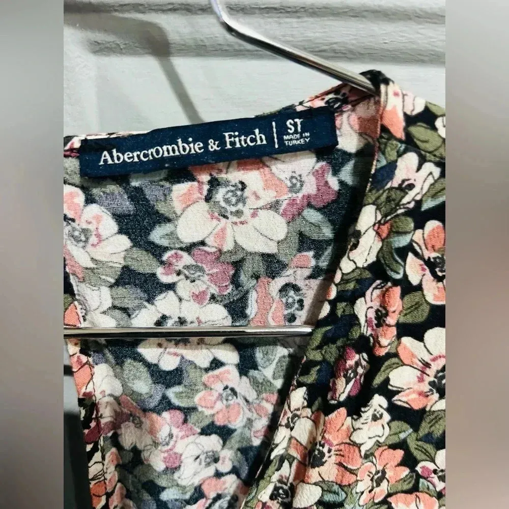 Abercrombie & fitch women’s size s dress puffy shoulders - Image 9