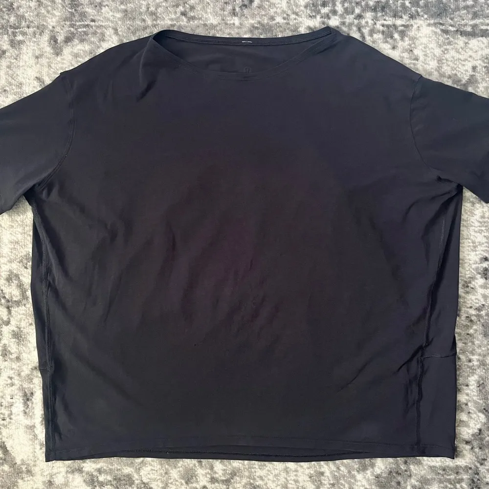 Lululemon Back In Action Short Sleeve Shirt - Image 4