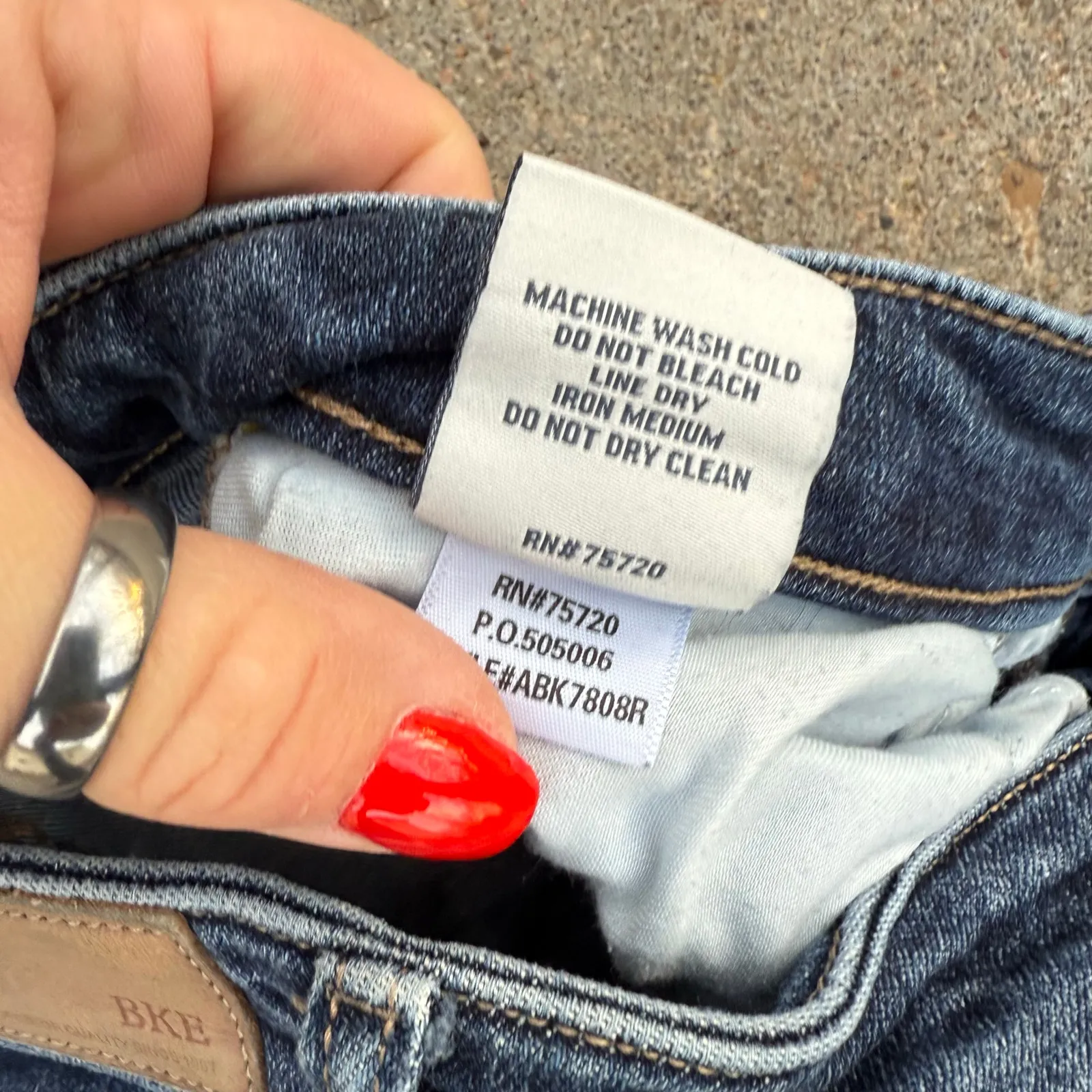 Buckle BKE Stella 28R Slim Fit Low Rise Boot Cut Blue Jeans ABK7808R Size 28 - Image 4