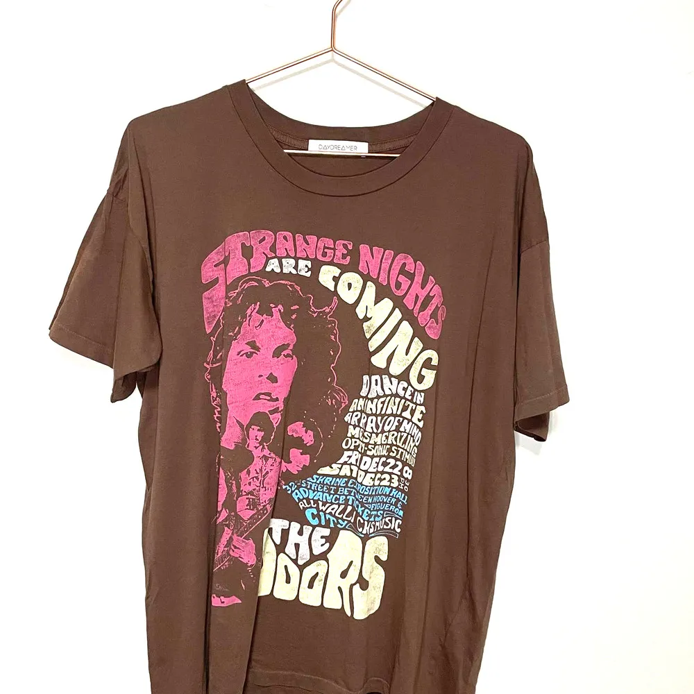 Daydreamer The Doors Strange Nights Are Coming Stone Brown Tee NWOT Size Small - Image 2