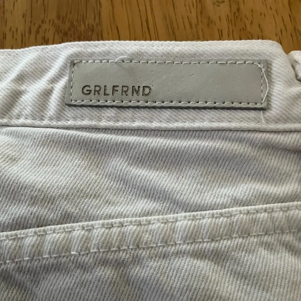Grlfrnd Cheryl jeans, size 24 in the color Sweet City Woman (white) - Image 3