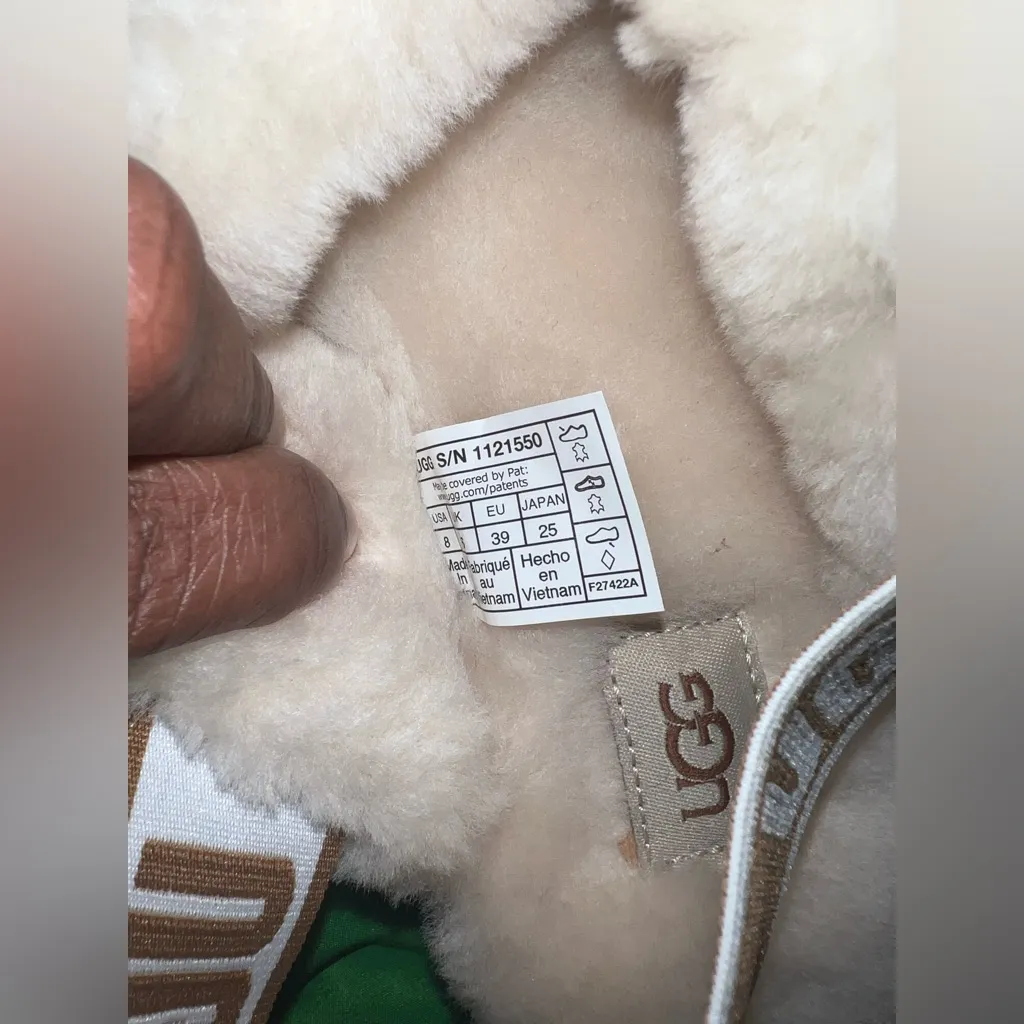 New UGG Fluffy Sandals in Cream and Tan size 8 - Image 8