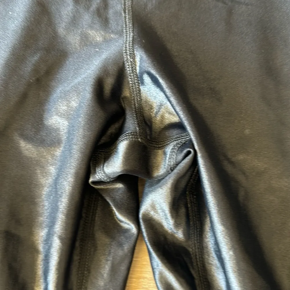 Carbon 38 Black Metallic Thick Band Leggings in Takara Shine Size: S - Image 4