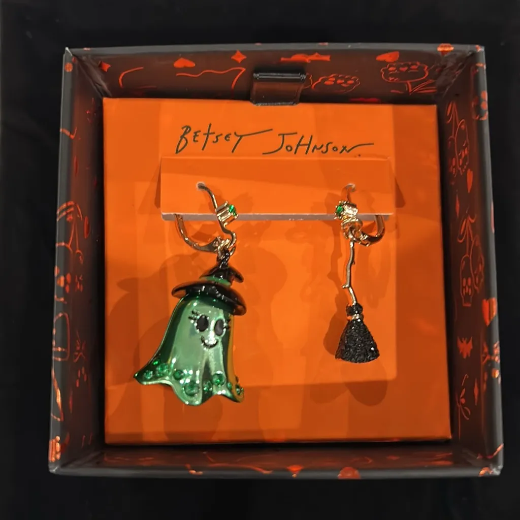 NIB Betsey Johnson Crystal Ghost Witch Broom Mismatch Earrings - Image 4
