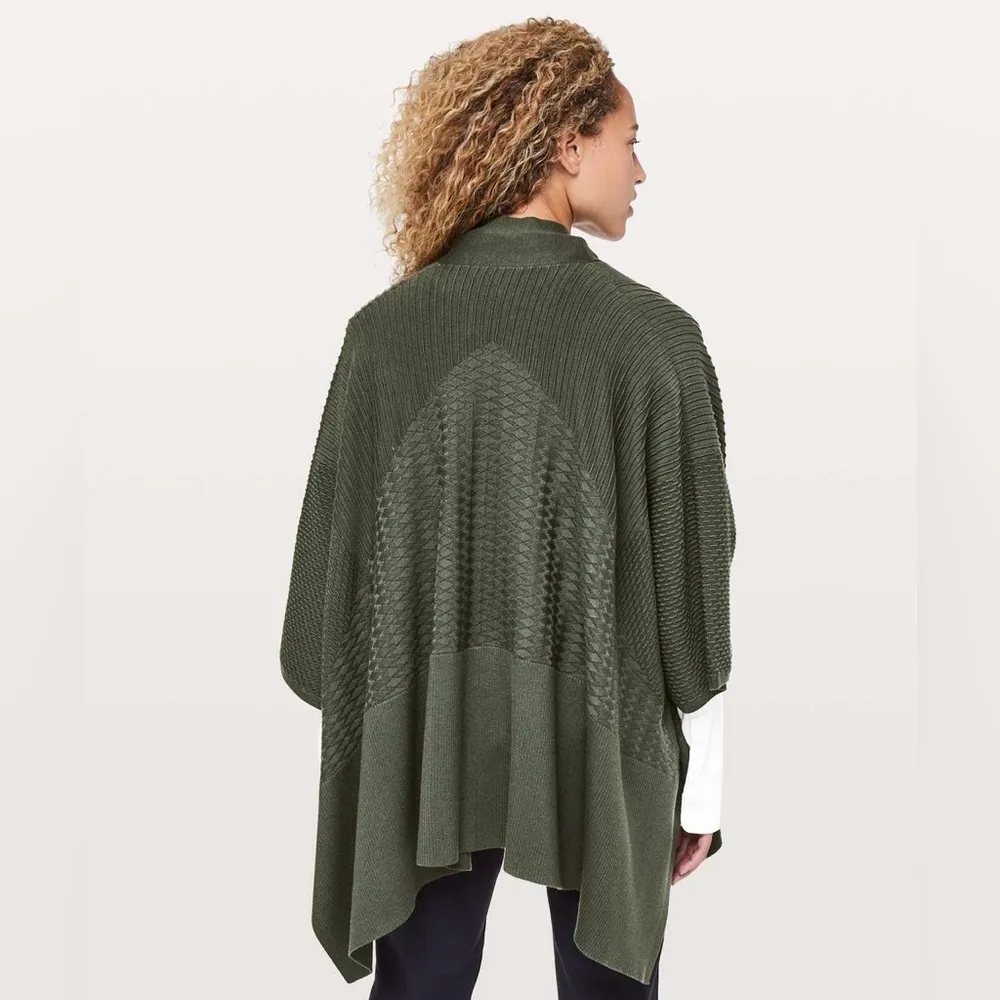 Lululemon Dream Weaver Wrap Camo Green One Size - Image 3