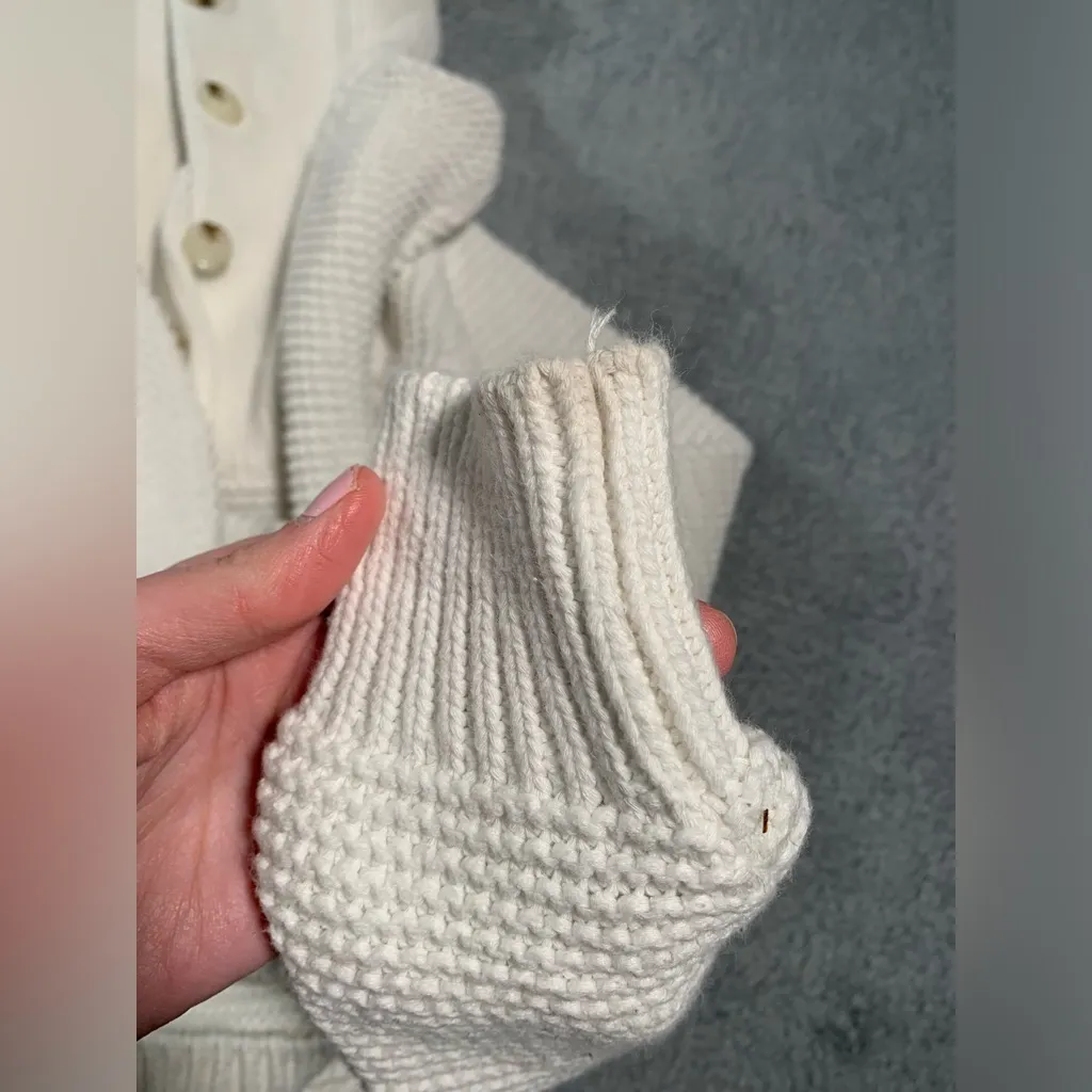 Evereve white small button up Sweater - Image 12