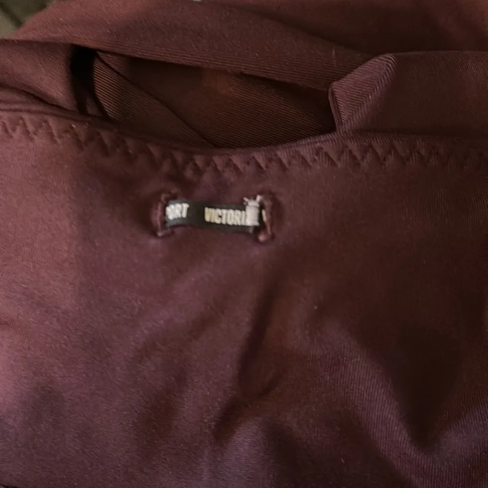 Victoria's Secret Sport Dark Purple Leggings Gold Glitter Writing Size Medium - Image 16