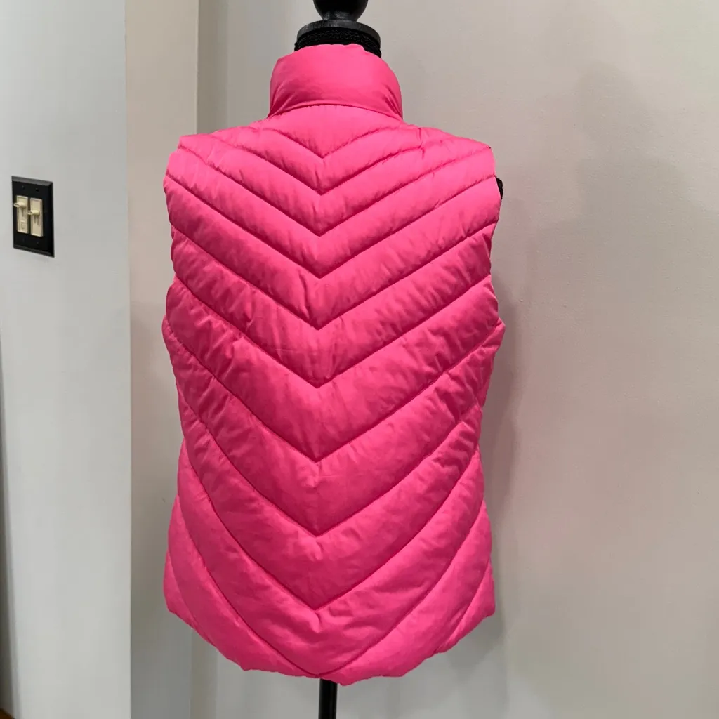 Gap  women’s Pink Puffer Vest size M Like New - Image 3
