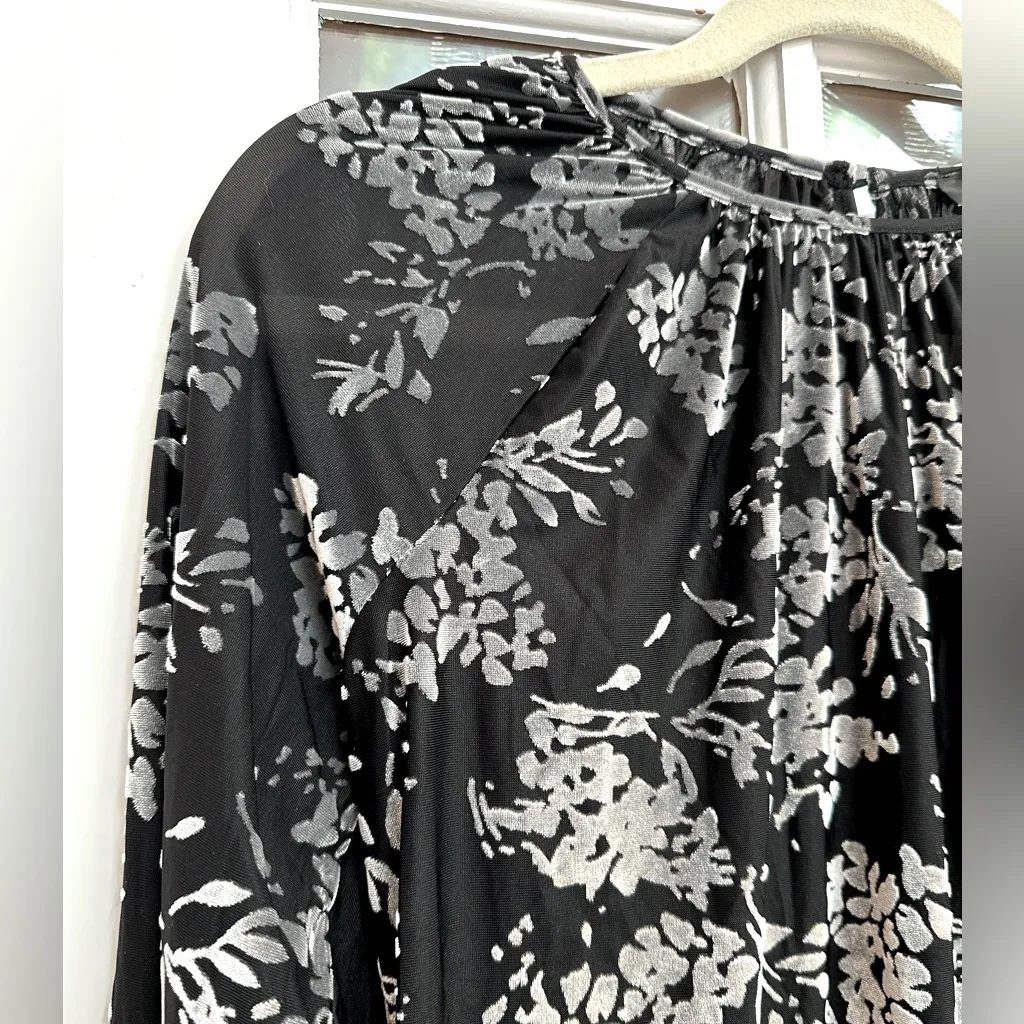 Badgley Mischka Designer Black & Gray Floral Velvet Burnout Blouse Size Small S - Image 2