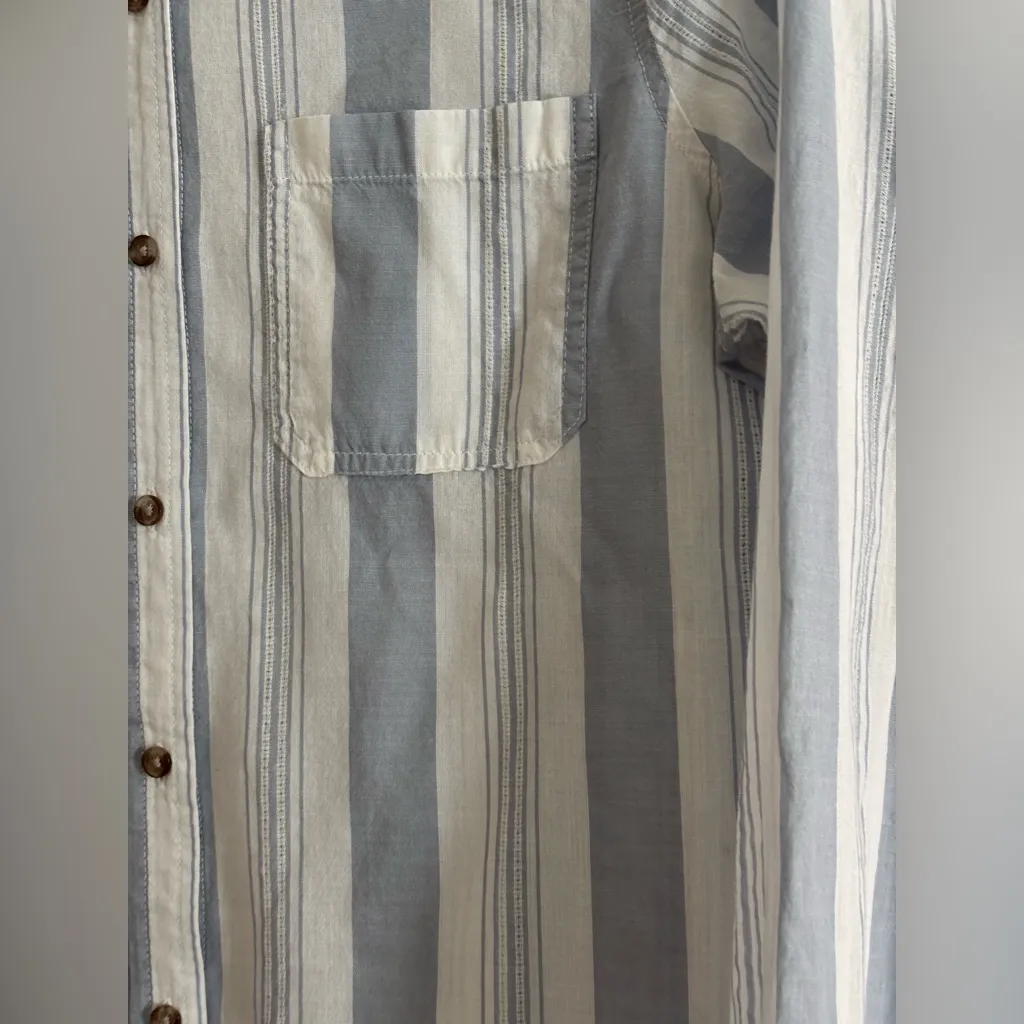 Universal Thread Blue and White Striped Cotton Button Down Shirt - Image 4