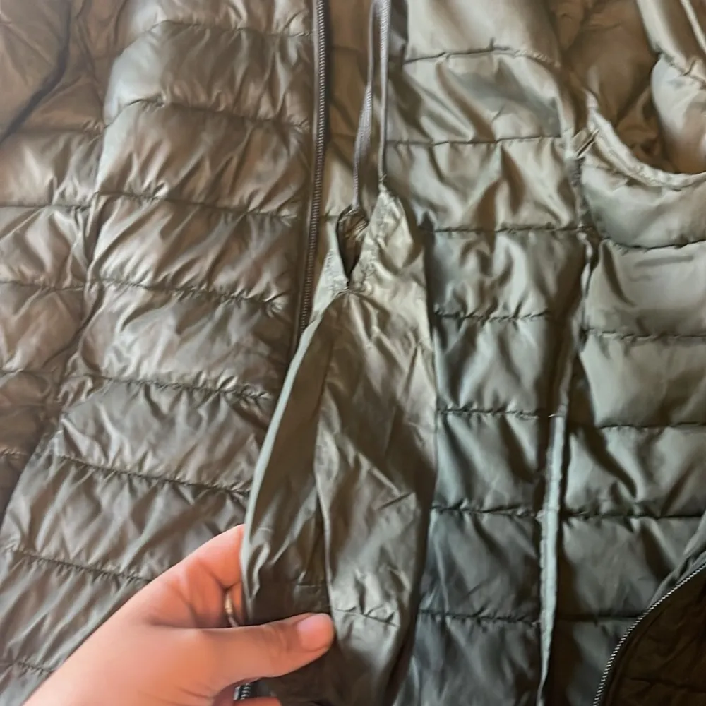 Amazon Green puffer coat for winter - Image 2