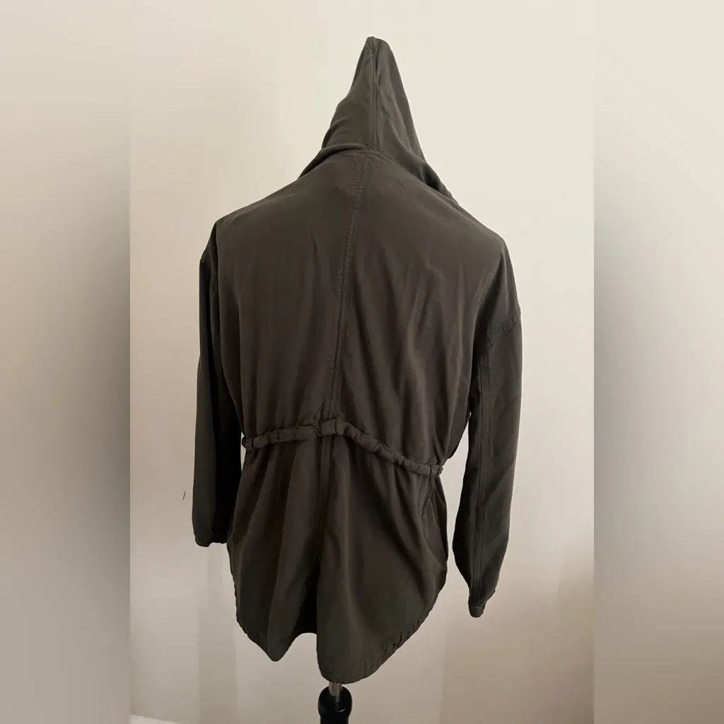 Love Tree Green Utility Jacket Versatile Modern Design - Image 5