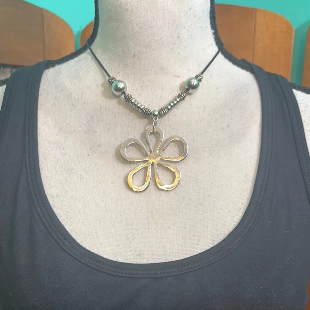 Yogalicious Fitted Sleeveless Tank Top - Image 2