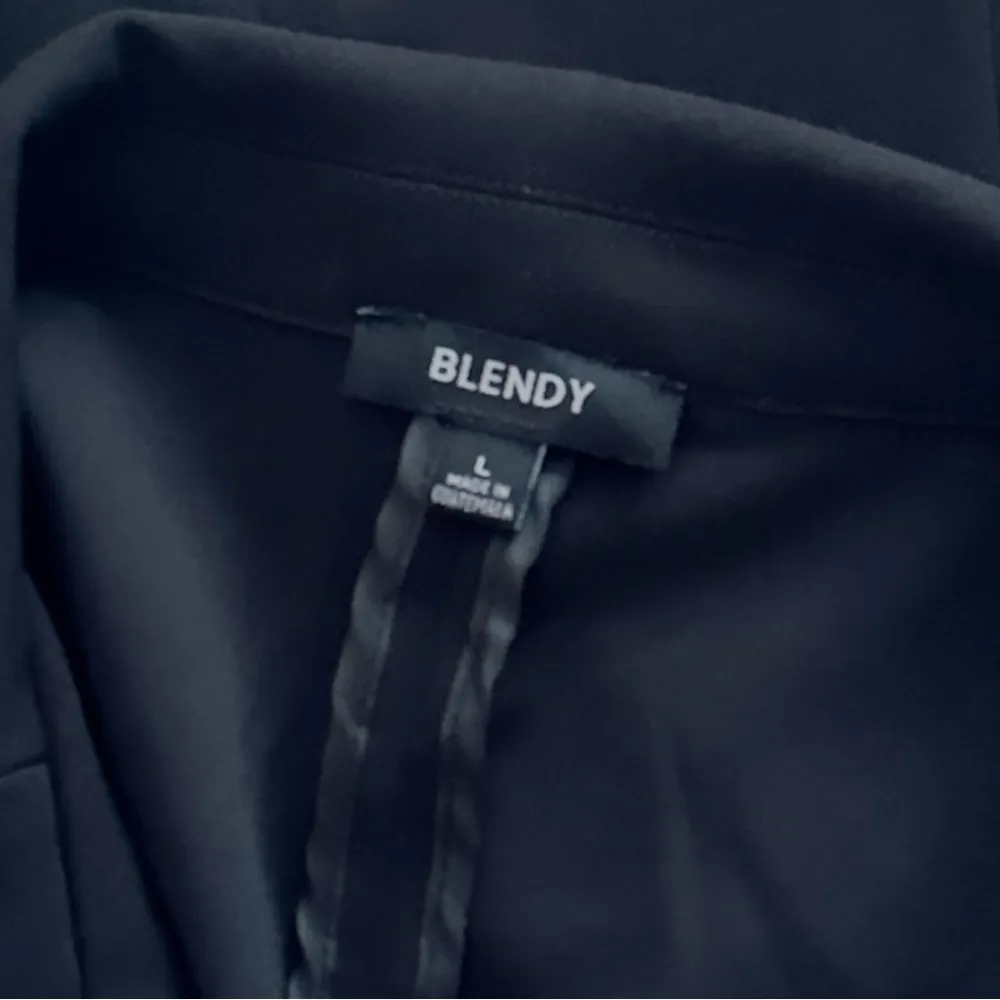 Black Tailored Blazer with Notched Lapel large - Image 3