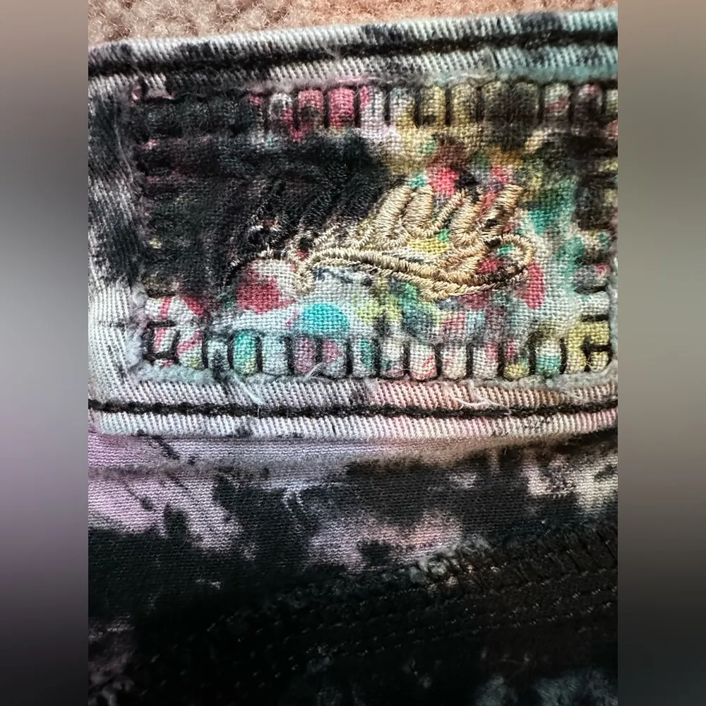 EUC Siwy 28 Camilla low rise cut off shorts Echo Wash 3” Inseam Black Purple - Image 4