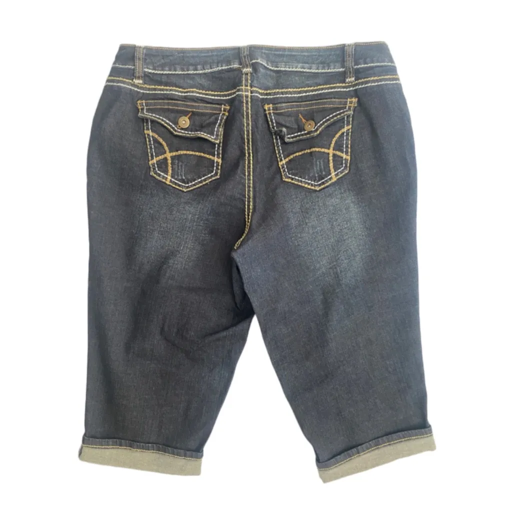 Lane‎ Bryant Plus Size Denim Embroidered Pockets Capri Jeans
Size 20 - Image 2