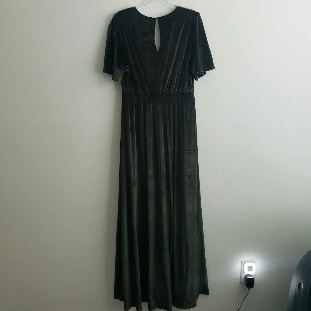 Baltic Born Vivian Velvet Maxi Dress Short Sleeve New Without Tags - Image 7