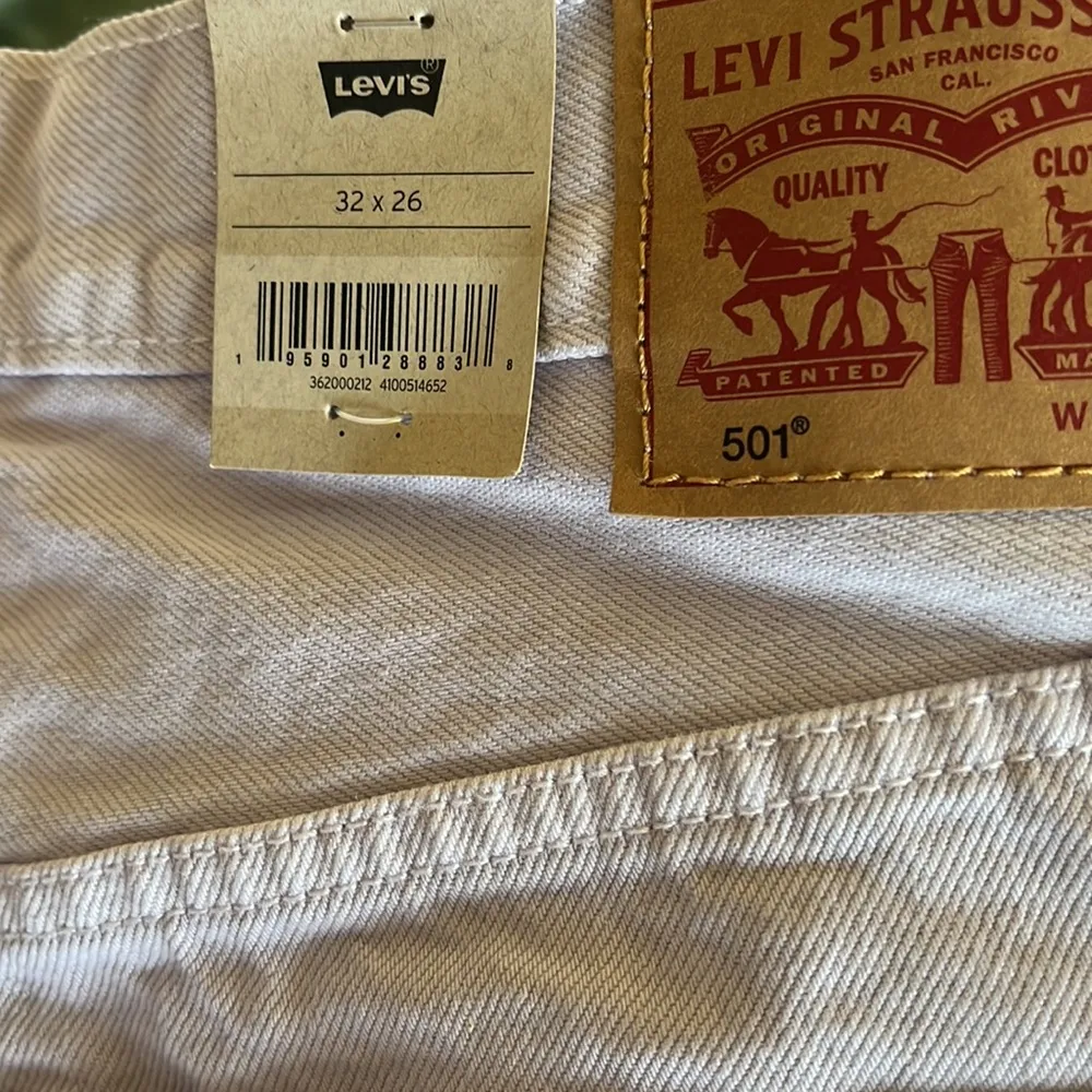 NWT Levi's Women's 501 High Rise Straight Cropped Jeans Lilac 32x26 - Image 8