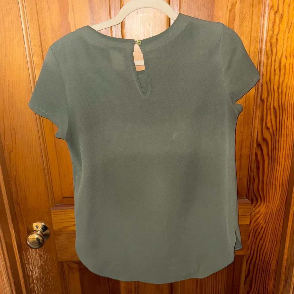 EUC Japna Green Short Sleeve Work Top, Size Small - Image 2