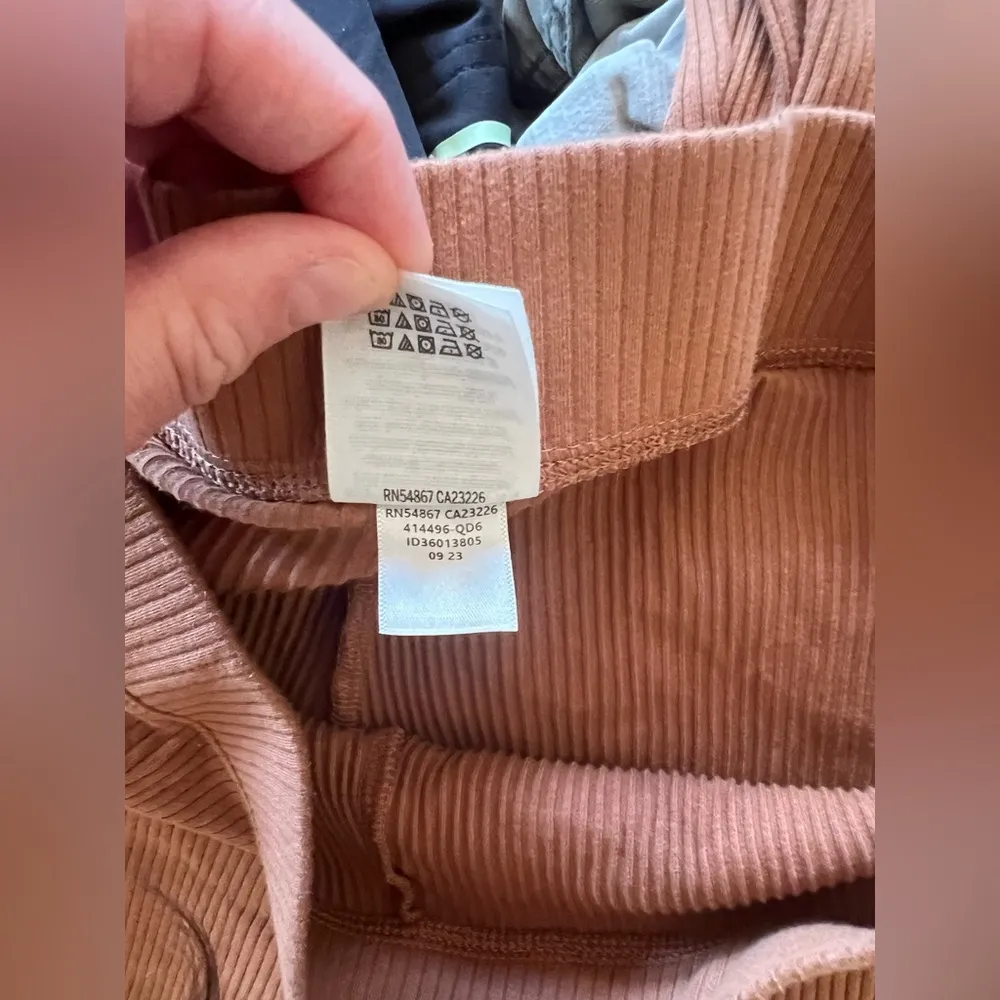 PINK - Victoria's Secret - Short Flare Leggings - Image 3