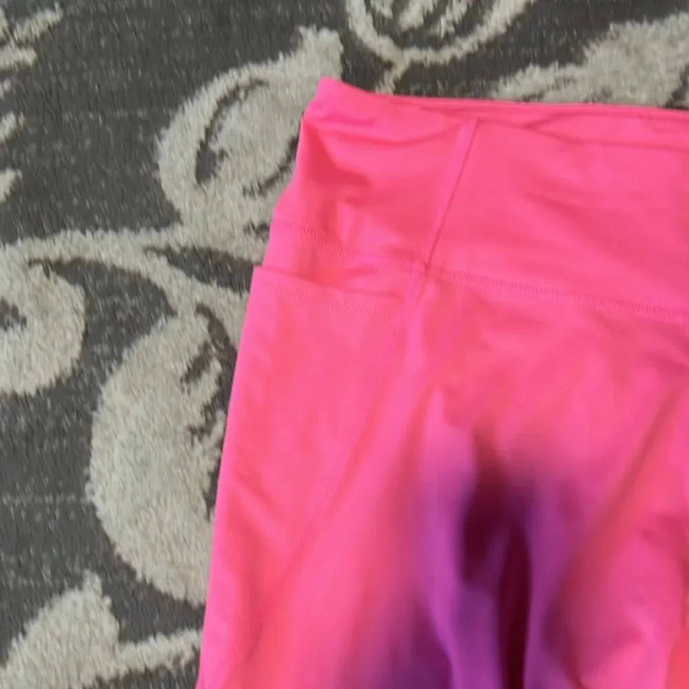 Crown & ivy athletic pants. New. Size XL bright pink. Has pockets. Leggings - Image 2