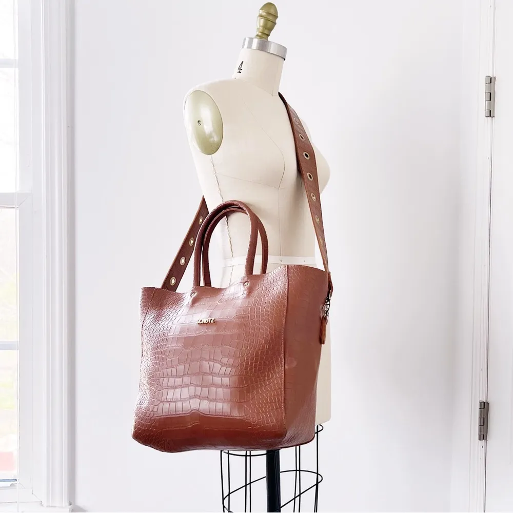 SCHUTZ • Crocodile-Embossed Tote Bag large grommet crossbody strap Dark Caramel - Image 15
