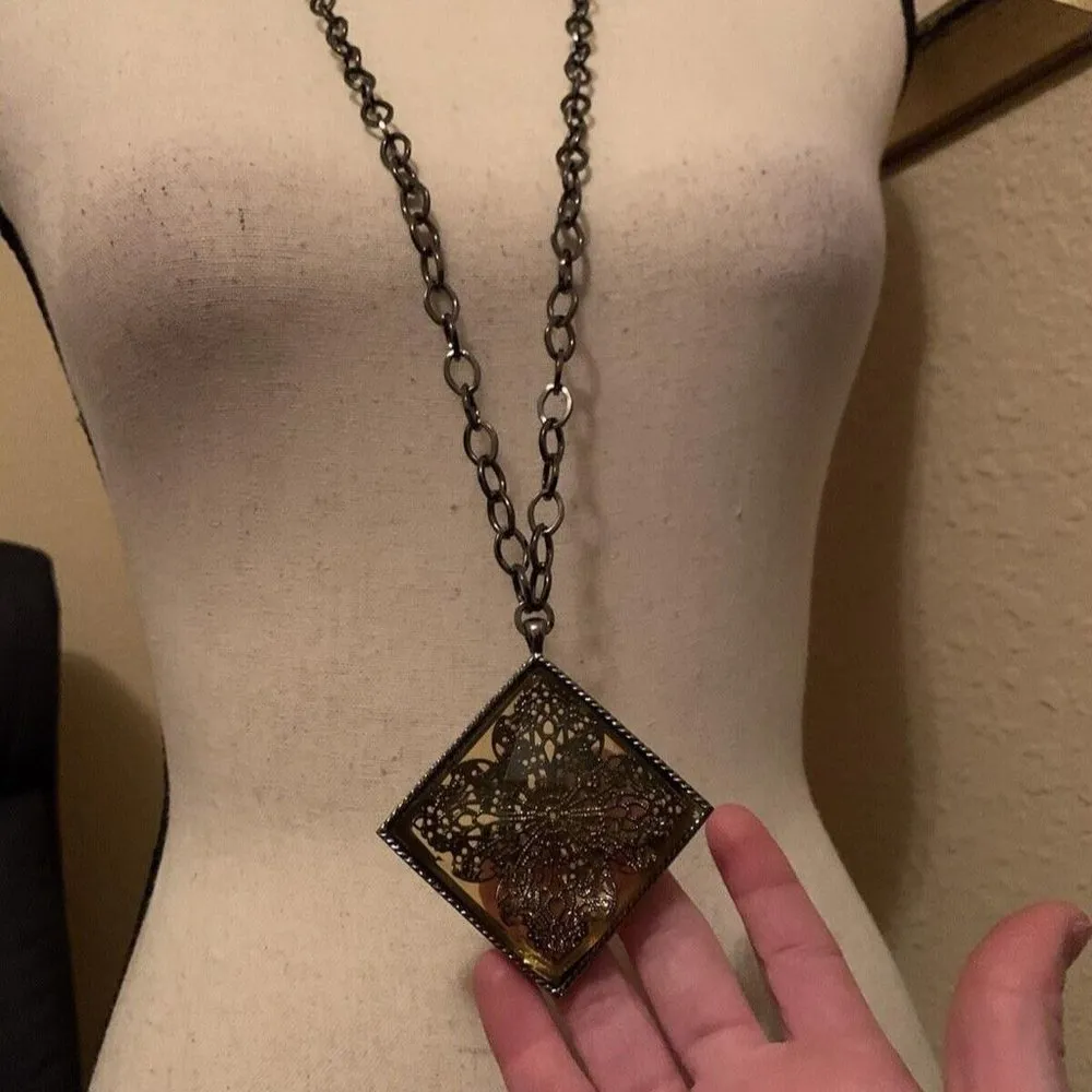 Women’s NWT Relativity long chain with pendant NWT - Image 2